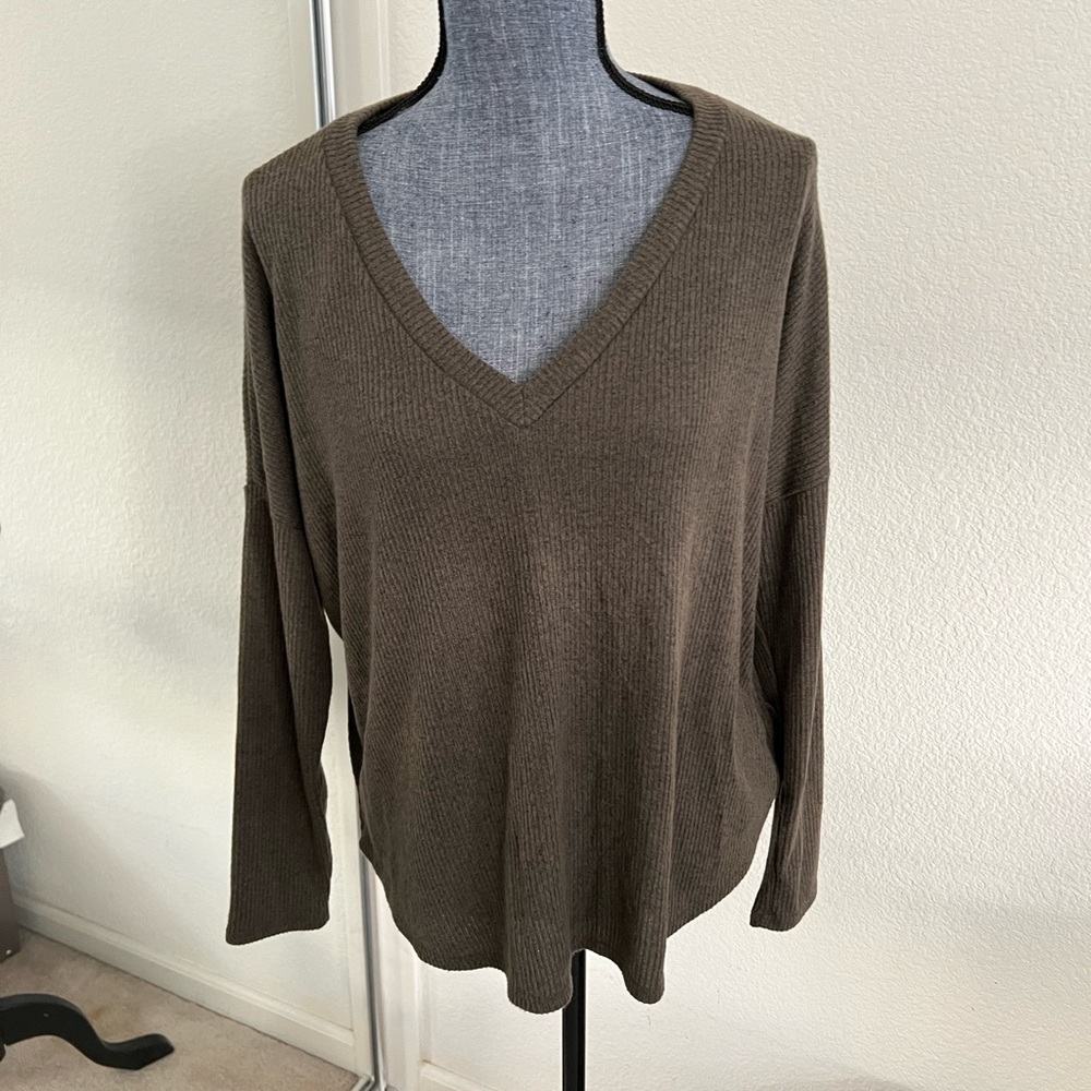 NWT Ribbed V-Neck Top - Picture 2 of 5